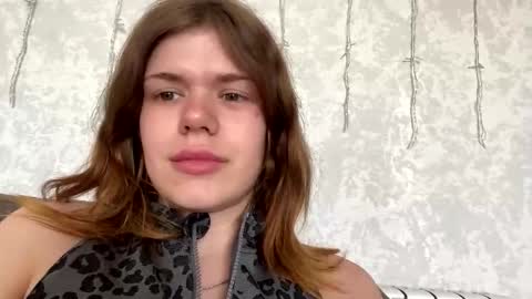 Snapshot of glossy_girl_1 chatting on 05-22-26, 08:32 Roxy online show from 05-22-26, 08:32