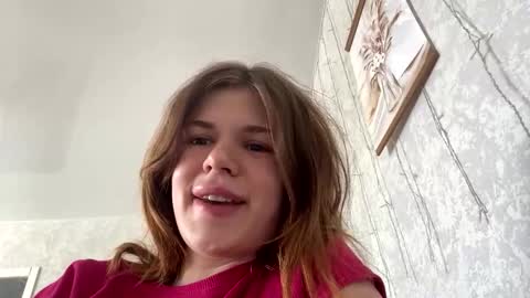 Snapshot of glossy_girl_1 chatting on 05-24-26, 09:36 Roxy online show from 05-24-26, 09:36