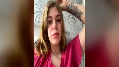 Snapshot of glossy_girl_1 chatting on 06-28-26, 06:41 Roxy online show from 06-28-26, 06:41