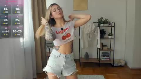 Snapshot of glossybabe_ chatting on 07-14-26, 09:14 Cherry online show from 07-14-26, 09:14