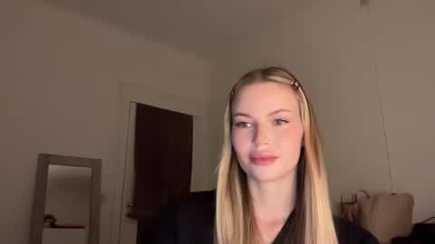 Snapshot of glow_angel chatting on 01-21-25, 05:41 glow_angel online show from 01-21-25, 05:41