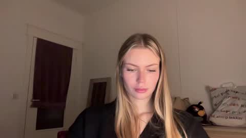 Snapshot of glow_angel chatting on 01-22-25, 09:21 glow_angel online show from 01-22-25, 09:21