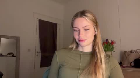 Snapshot of glow_angel chatting on 01-28-25, 06:28 glow_angel online show from 01-28-25, 06:28