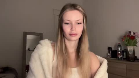 Snapshot of glow_angel chatting on 01-30-25, 07:04 glow_angel online show from 01-30-25, 07:04