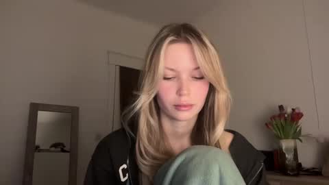 Snapshot of glow_angel chatting on 01-31-25, 05:10 glow_angel online show from 01-31-25, 05:10