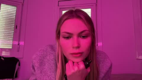 Snapshot of glow_angel chatting on 02-13-25, 03:46 glow_angel online show from 02-13-25, 03:46