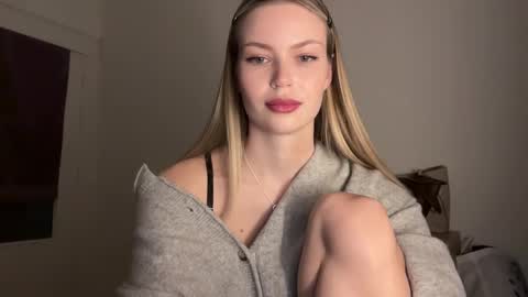 Snapshot of glow_angel chatting on 02-24-25, 09:20 glow_angel online show from 02-24-25, 09:20