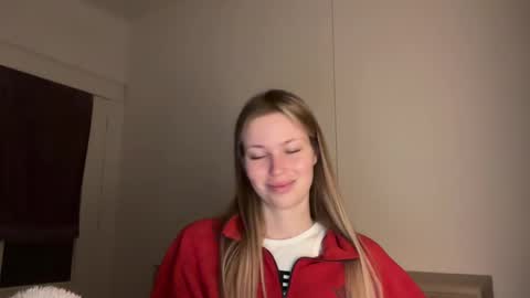 Snapshot of glow_angel chatting on 02-25-25, 08:09 glow_angel online show from 02-25-25, 08:09