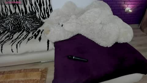 Snapshot of glowmimi chatting on 05-15-26, 05:31 Mia online show from 05-15-26, 05:31