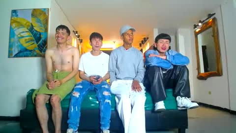 Snapshot of gnecos chatting on 05-23-26, 01:15 THOMAS AND DAMIAND online show from 05-23-26, 01:15