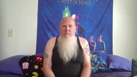 Snapshot of gnomebeard chatting on 10-11-25, 03:54 Gnomebeard online show from 10-11-25, 03:54