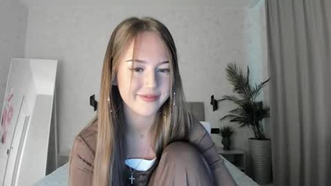 Lina online show from 10-05-25, 08:01