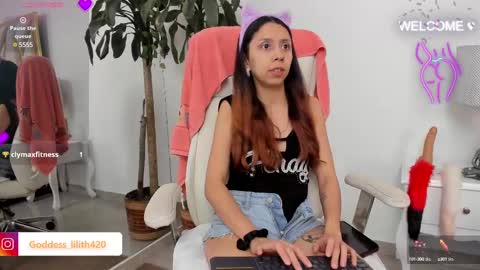 Snapshot of goddess__lilith_ chatting on 12-15-24, 02:30 Lilith online show from 12-15-24, 02:30