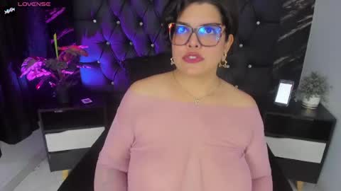 Snapshot of goddess_arethaozz chatting on 07-17-26, 01:18 Aretha online show from 07-17-26, 01:18