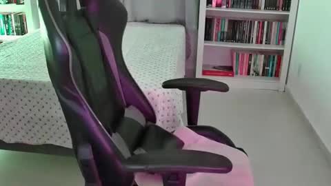 Snapshot of goddess_artemis_ chatting on 11-05-25, 09:26 Fauna online show from 11-05-25, 09:26