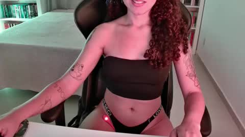 Snapshot of goddess_artemis_ chatting on 12-21-25, 01:57 Fauna online show from 12-21-25, 01:57