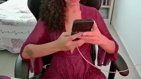 Snapshot of goddess_artemis_ chatting on 04-27-26, 07:01 Fauna online show from 04-27-26, 07:01