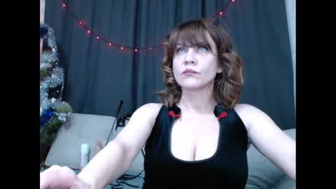 Snapshot of goddess_orsa chatting on 12-25-24, 03:28 Orsa online show from 12-25-24, 03:28