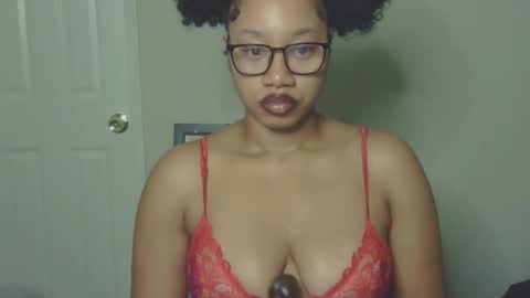 Snapshot of goddessdaisysky chatting on 10-22-25, 01:06 Goddess Daisy Sky online show from 10-22-25, 01:06