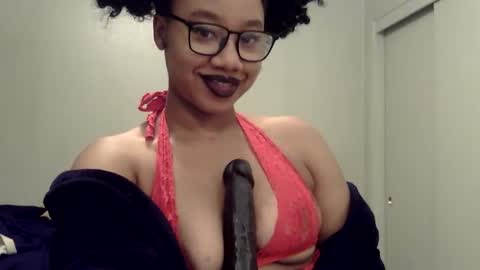 Snapshot of goddessdaisysky chatting on 12-21-25, 06:48 Goddess Daisy Sky online show from 12-21-25, 06:48