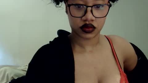 Snapshot of goddessdaisysky chatting on 01-05-26, 06:00 Goddess Daisy Sky online show from 01-05-26, 06:00