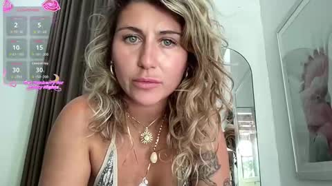 Snapshot of goddessdove chatting on 01-15-26, 04:17 GoddessDove online show from 01-15-26, 04:17