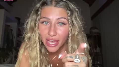 Snapshot of goddessdove chatting on 05-31-26, 12:01 GoddessDove online show from 05-31-26, 12:01