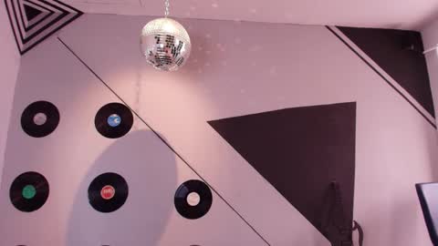 Julieta online show from 11-22-25, 07:35