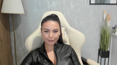 Snapshot of goddessmiaa chatting on 09-17-25, 03:14 Mistress online show from 09-17-25, 03:14