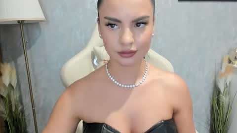 Snapshot of goddessmiaa chatting on 10-02-25, 02:24 Mistress online show from 10-02-25, 02:24