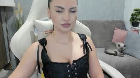 Snapshot of goddessmiaa chatting on 11-29-25, 07:00 Mistress online show from 11-29-25, 07:00