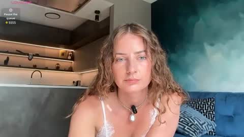 Snapshot of goddessmiamuse chatting on 06-19-26, 03:49 goddessmiamuse online show from 06-19-26, 03:49