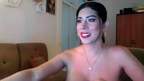 Snapshot of goddessofbigcock chatting on 05-07-26, 02:17 Eva online show from 05-07-26, 02:17