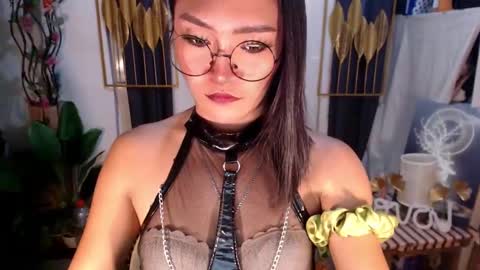 Snapshot of goddessquinnie chatting on 02-06-25, 02:44 quinnie online show from 02-06-25, 02:44