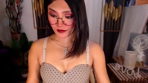Snapshot of goddessquinnie chatting on 02-08-25, 12:38 quinnie online show from 02-08-25, 12:38