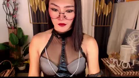 Snapshot of goddessquinnie chatting on 02-11-25, 01:31 quinnie online show from 02-11-25, 01:31