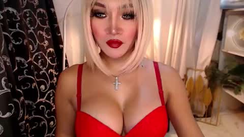 Snapshot of goddessquinnie chatting on 10-09-25, 12:08 quinnie online show from 10-09-25, 12:08