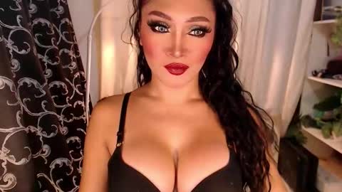 Snapshot of goddessquinnie chatting on 10-13-25, 12:21 quinnie online show from 10-13-25, 12:21