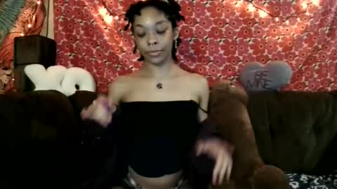 Snapshot of godispleasure chatting on 02-12-26, 12:05 goddess of pleasure online show from 02-12-26, 12:05