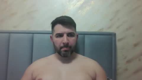 Snapshot of goldcock17 chatting on 03-19-26, 05:17 cuck online show from 03-19-26, 05:17