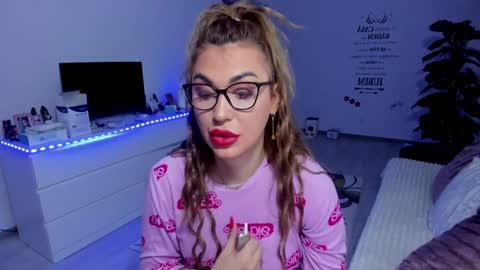 Nicole.. online show from 01-11-25, 05:10