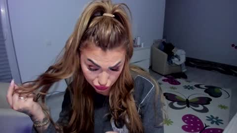 Nicole.. online show from 01-27-25, 05:14