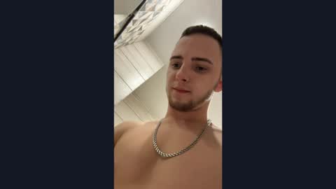 Snapshot of golden_boyyy21 chatting on 02-08-25, 02:05 Golden boyyy21 online show from 02-08-25, 02:05