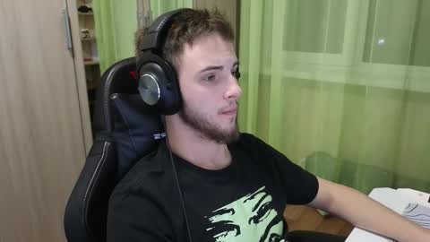 Snapshot of golden_boyyy21 chatting on 12-21-25, 06:26 Golden boyyy21 online show from 12-21-25, 06:26