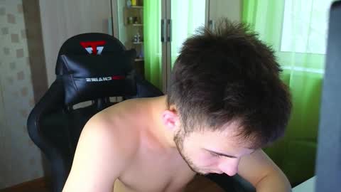 Snapshot of golden_boyyy21 chatting on 01-19-26, 12:42 Golden boyyy21 online show from 01-19-26, 12:42