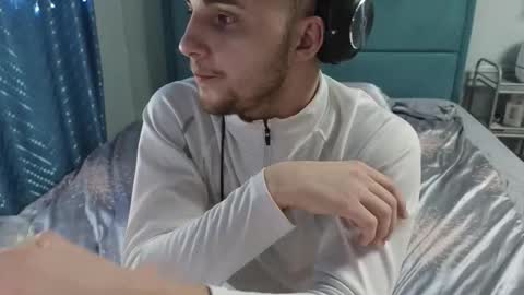 Snapshot of golden_boyyy21 chatting on 02-15-26, 10:06 Golden boyyy21 online show from 02-15-26, 10:06