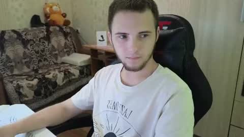 Snapshot of golden_boyyy21 chatting on 06-23-26, 08:45 Golden boyyy21 online show from 06-23-26, 08:45