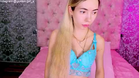 Snapshot of golden_girl__ chatting on 11-19-25, 01:49 golden girl online show from 11-19-25, 01:49