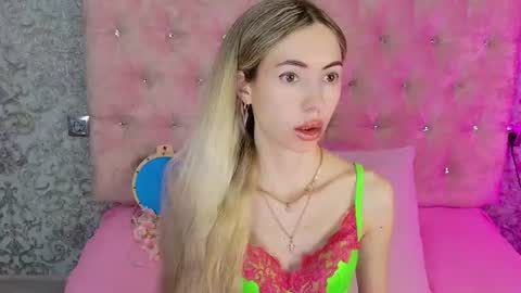 Snapshot of golden_girl__ chatting on 06-28-26, 01:55 golden girl online show from 06-28-26, 01:55