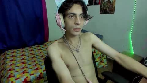 Snapshot of golden_ryan chatting on 02-08-26, 06:11 Jmmmm online show from 02-08-26, 06:11